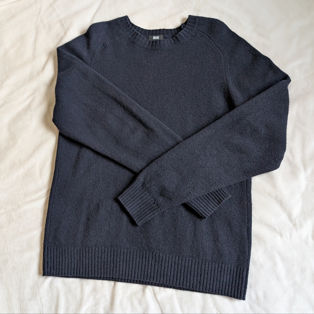 Uniqlo 100% Lambswool Navy Blue Crew Neck Sweater, Size M